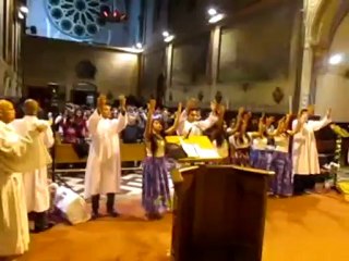 chant et danse nuit de Noel 2012 a FKMTOULOUSE