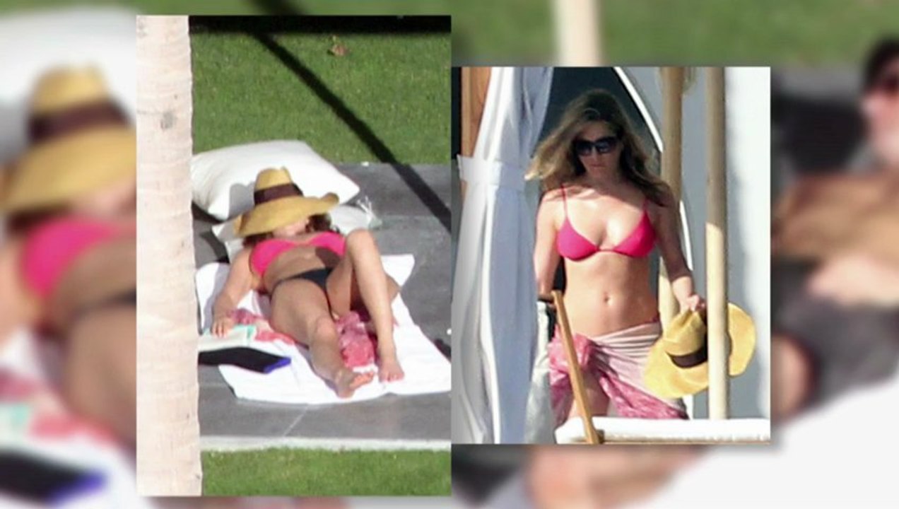 Aniston in Bikini in Mexiko