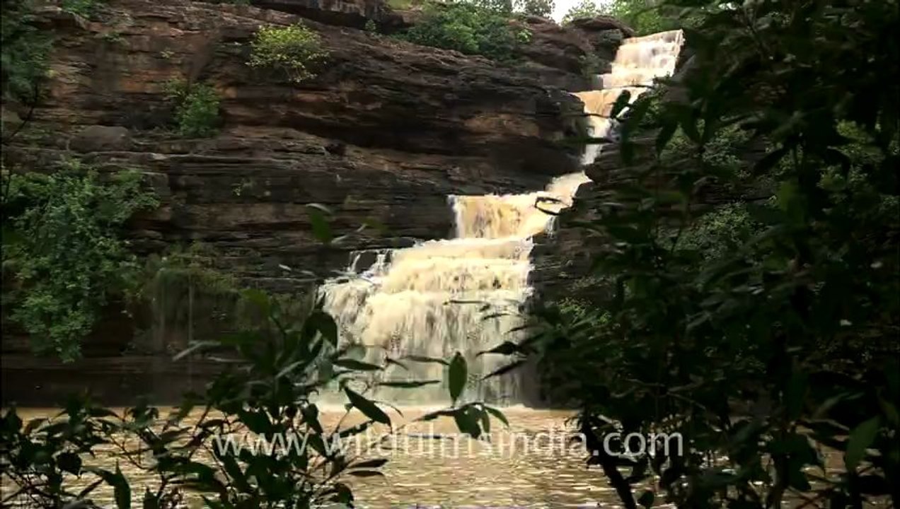 2518.Pandav Falls, Panna.mov