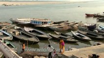 2567.Boat ride on the ghats of Varanasi.mov