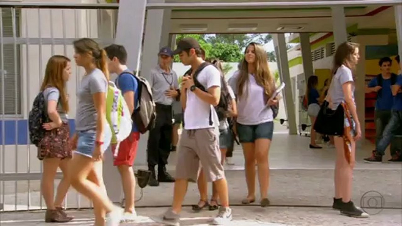 Ju inventa uma desculpa para não se encontrar com Gil