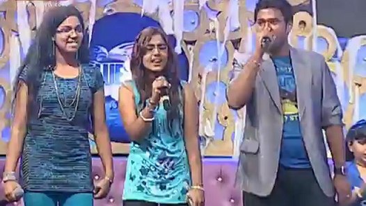 Allen and Krishna sings Ilamai Itho Itho from Sakalakala 