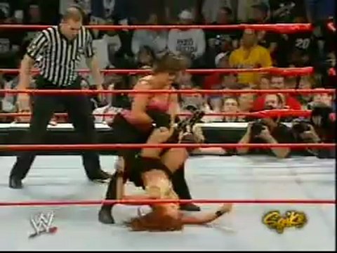 Trish Stratus & Molly Holly vs. Christy Hemme & Victoria (11.04.2005)