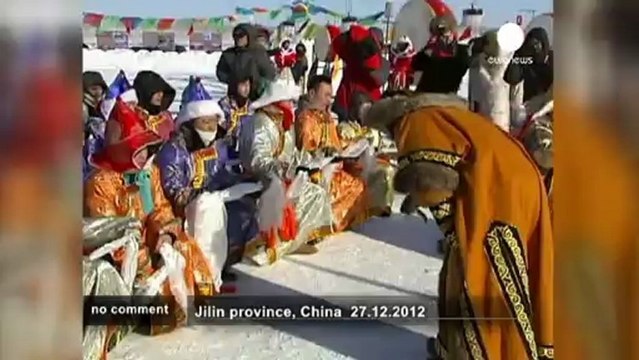 Des pêcheurs chinois font des offrandes à... - no comment