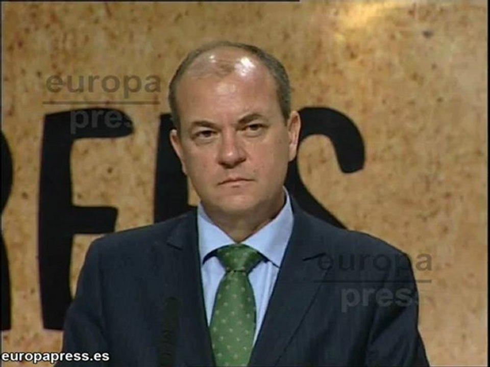 Monago desea "éxitos" a Mas