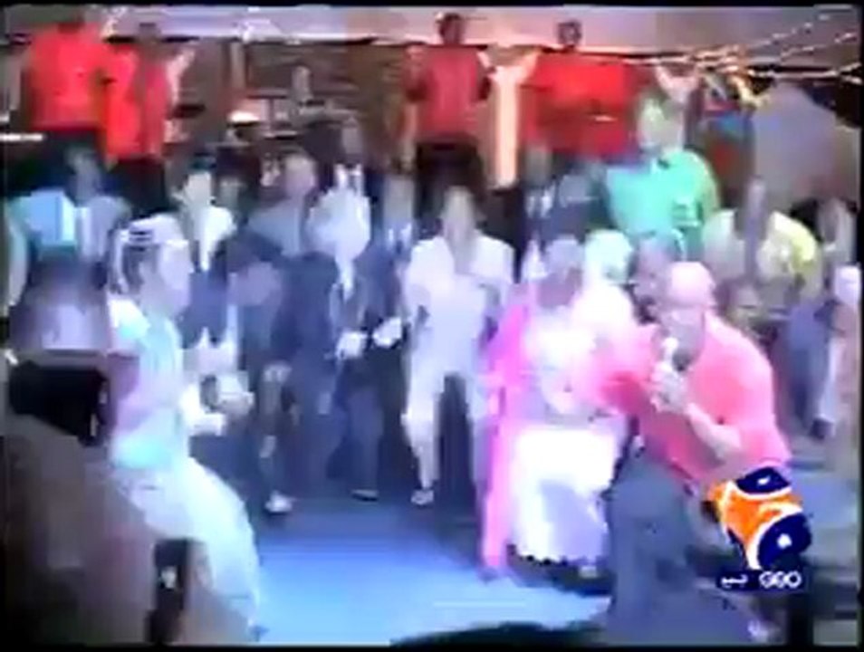 Report- Hillary Clinton sways to the tune in Kenya.mp4