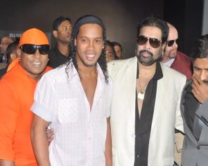 R10 : Poster Unveiling