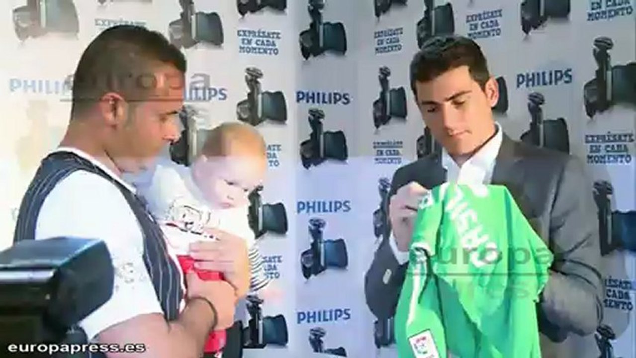 Iker y Sara felicitan la Navidad desde Londres