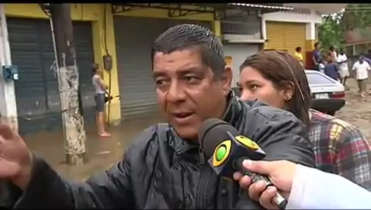 Zeca Pagodinho ajuda vítimas da chuva em Xerém, no Rio de Janeiro