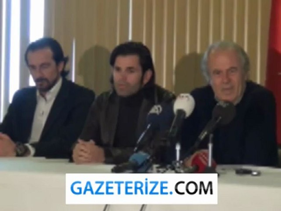 Mustafa Denizli yardımcılarını tanıttı