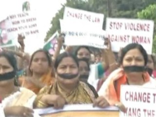 Rape victim becomes martyr in India