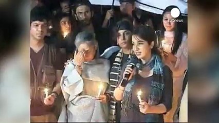 Tecavüz kurbanı gencin külleri toprağa verildi