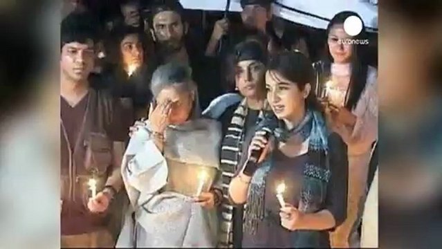 Cremato in India il corpo della ragazza morta dopo la...