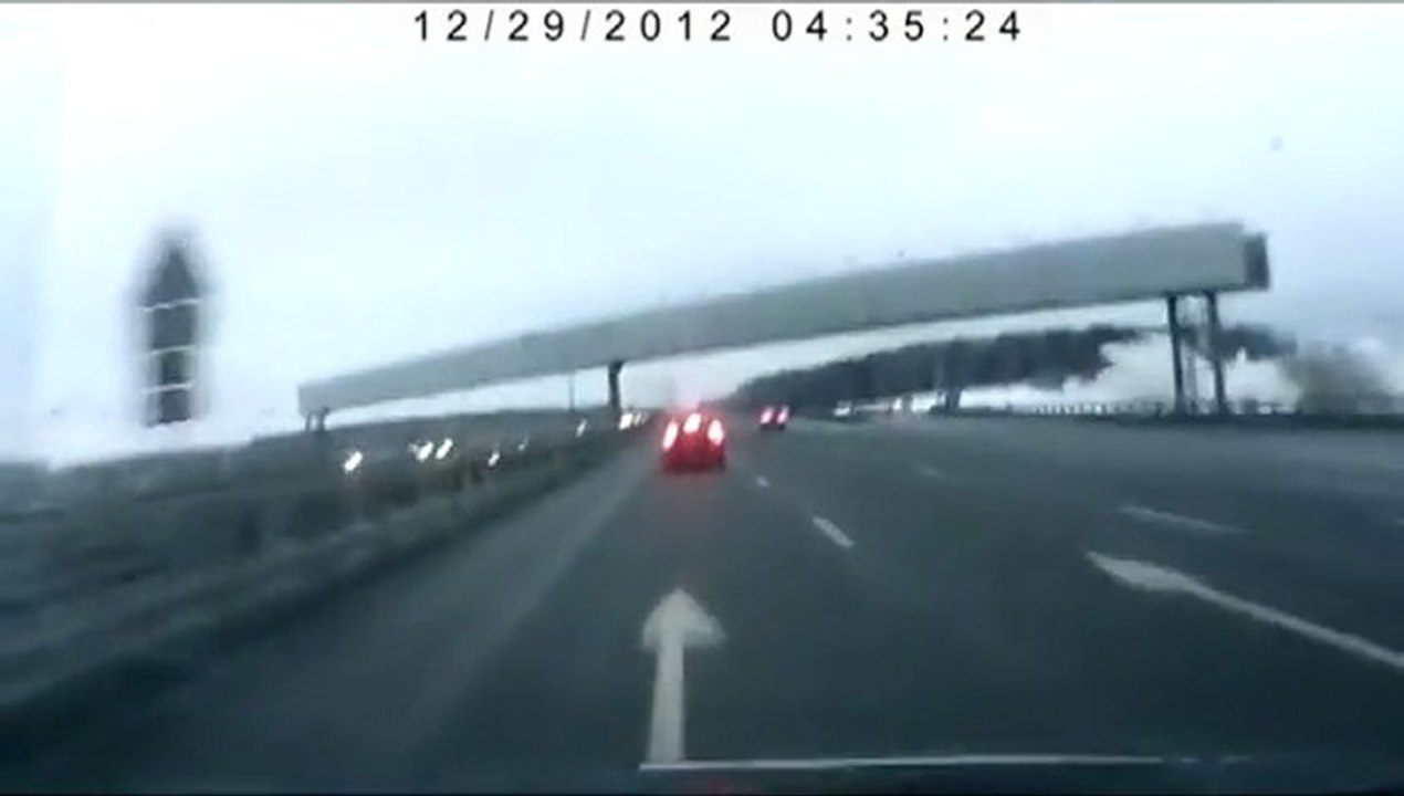 Crash d'avion sur l'autoroute