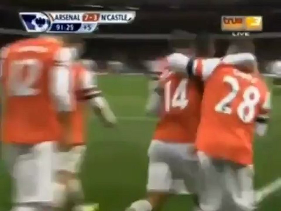 Walcott & Gibbs Baby Celebration (Arsenal 7-3 Newcastle) 29_12_2012