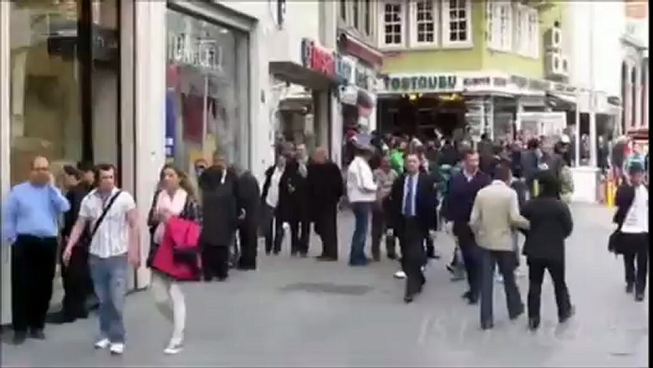 Istanbul's Istiklaldeyim -  Ayna