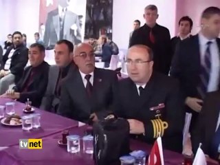 ŞEHİT ANNESİNE PLAKET