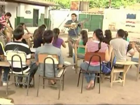 Как звучит музыка на инструментах из мусора?