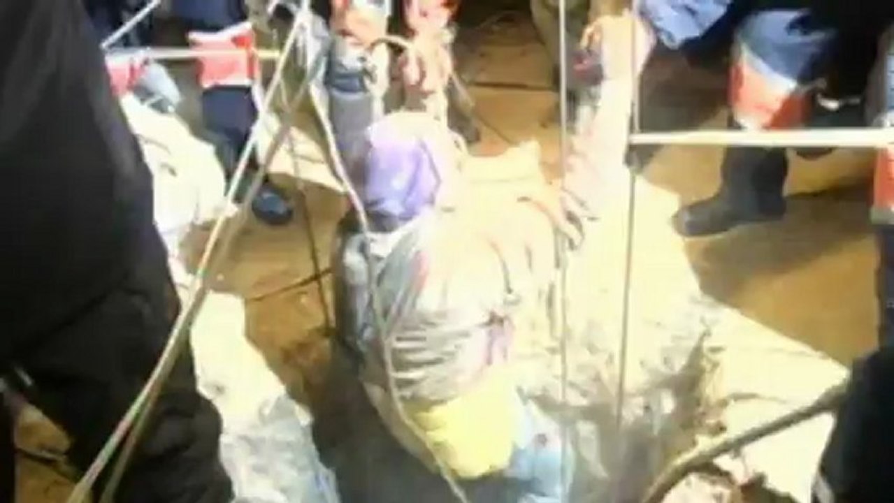 Man in Ukraine rescued from an 18m deep well