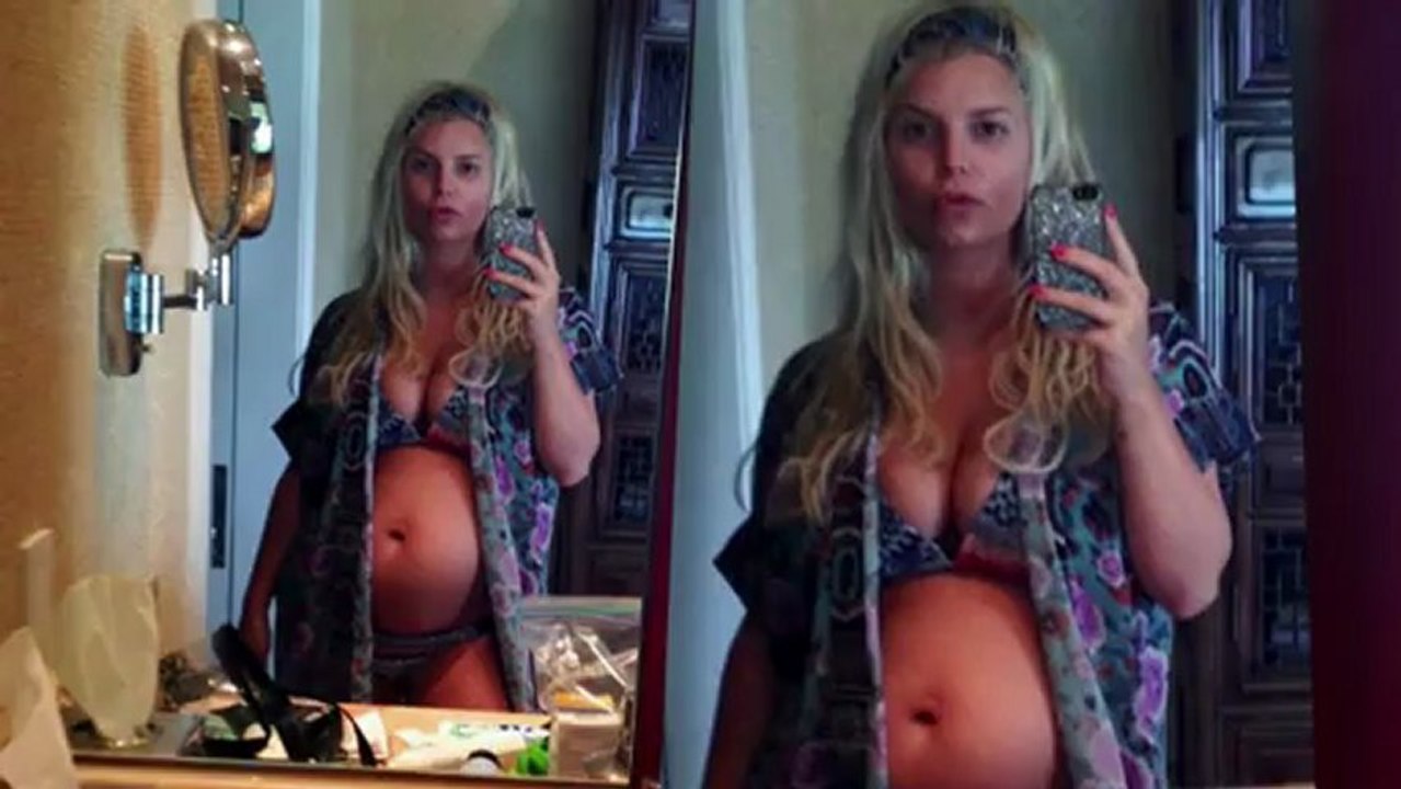 Simpson zeigt babybauch