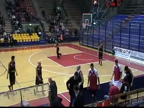 Icaro Sport. Crabs Rimini-Officine Creative Montegranaro 58-53, la gara