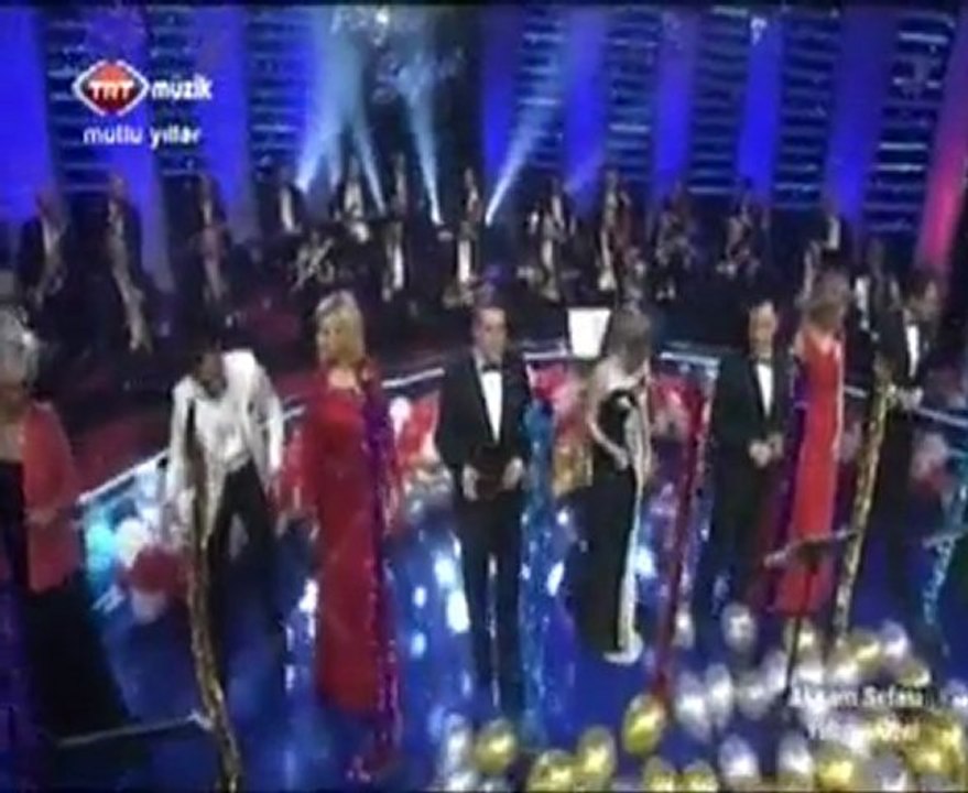 Akşam Sefası Koro ~ Eski Dostlar / Gül Ağacı Değilem / Bir Şarkısın Sen