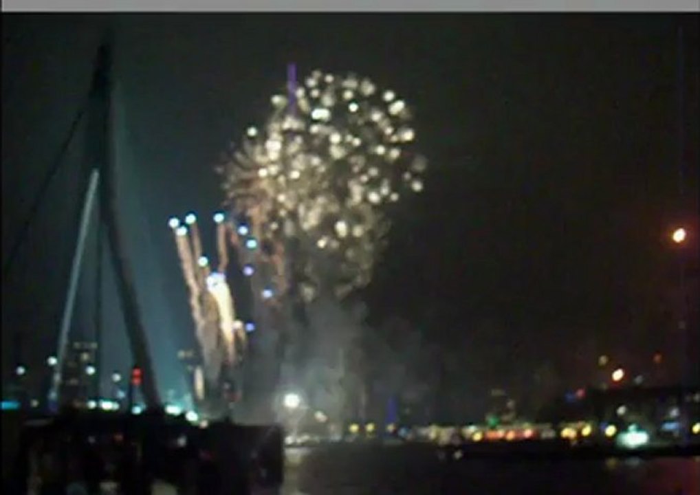 2013 Demjimêra 00:00an. Li bajarê Rotterdama Holenda li ser Pira Erasmusê.