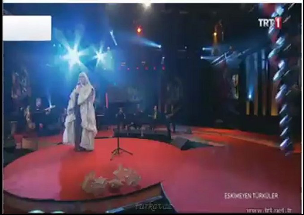 Gurbet Zerrin Özer 2013