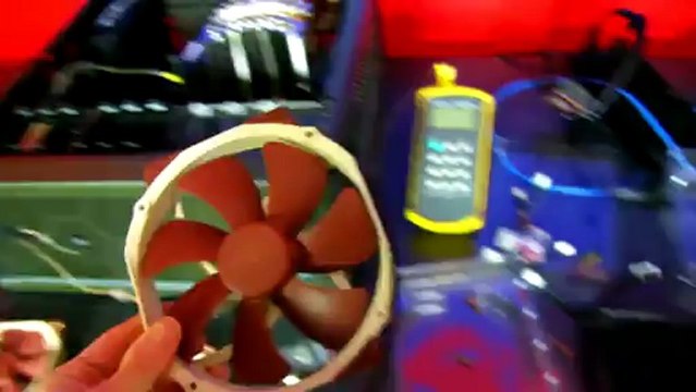 Noctua NF A15 FLX 140mm Heatsink Optimized Cooling Fan Unboxing & First Look Linus Tech Tips