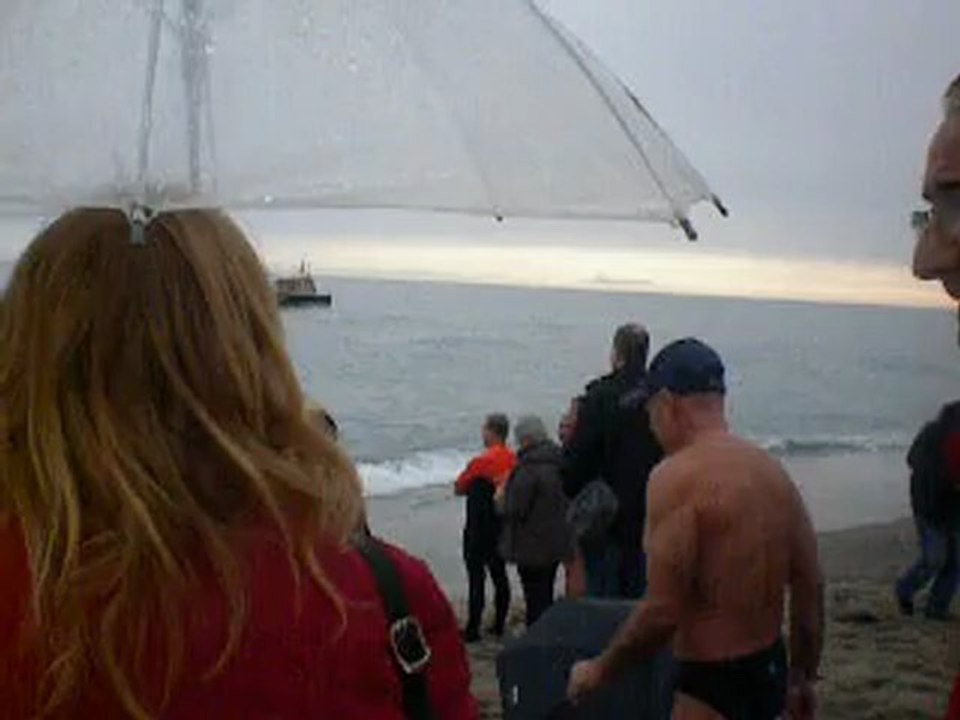 Baignade avec la SNSM Port Barcarès le 1er janvier 2013 - part 2