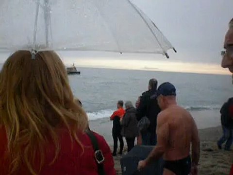 Baignade avec la SNSM Port Barcarès le 1er janvier 2013 - part 2