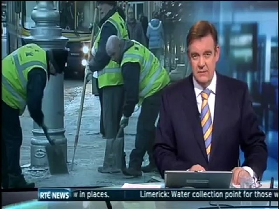 Il glisse sur du verglas en direct live !!!