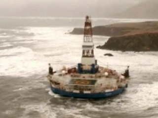 Oil drill ship hits Alaskan coast