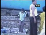 25 dead, 150 injured as Maoist blast derails train in WB.mp4