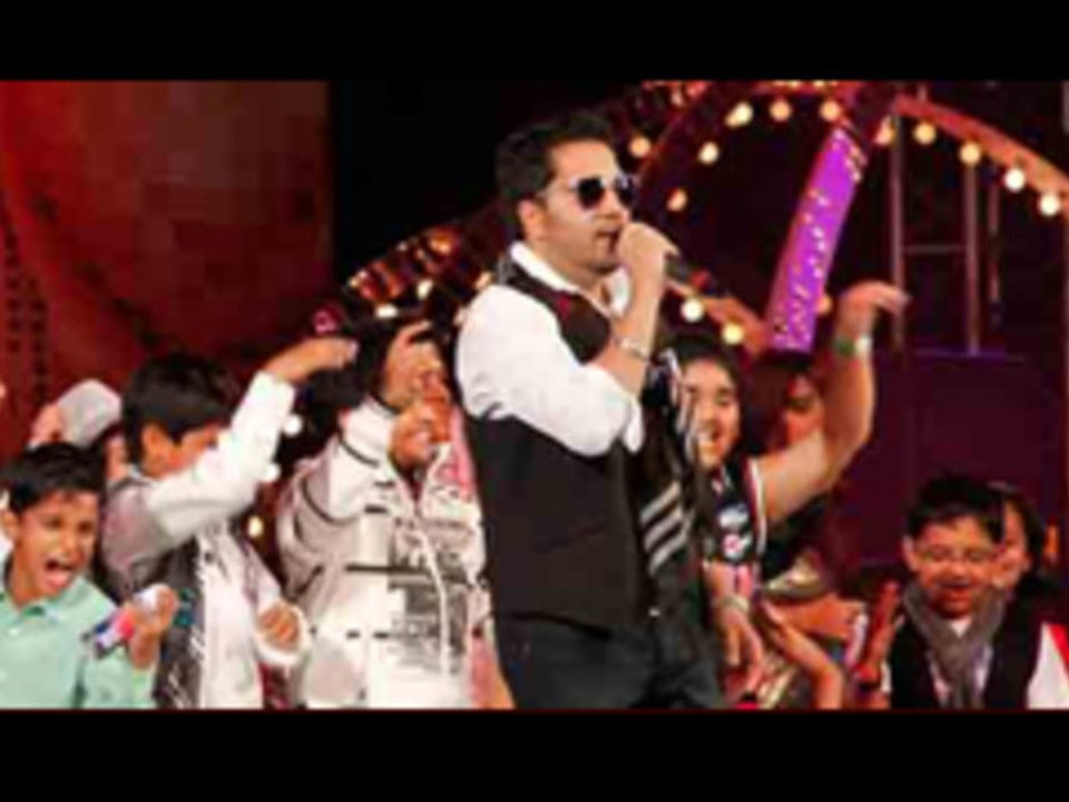 Mika Singh 's Live Performance - Glitterati 2013 New Year Bash