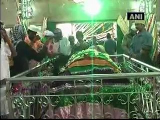 Devotees of different faiths throng urs at Hazrat Rehmatullah.mp4