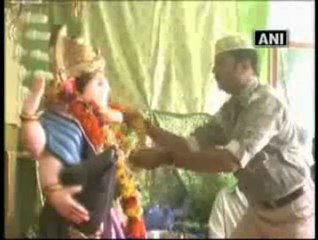 Ganapati in Sufi Shrine pulls in devotees across religion.mp4