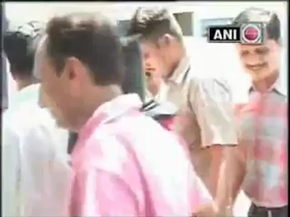 Gujarat police arrest suspected Maoist.mp4