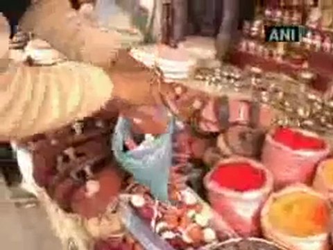Hindu and Muslims preserve the art of Khadau making.mp4