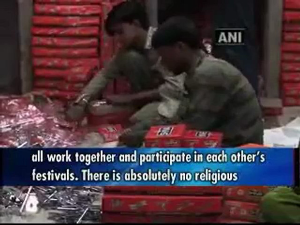 Hindu, Muslims work together in auto manufacturing company in Ludhiana.mp4