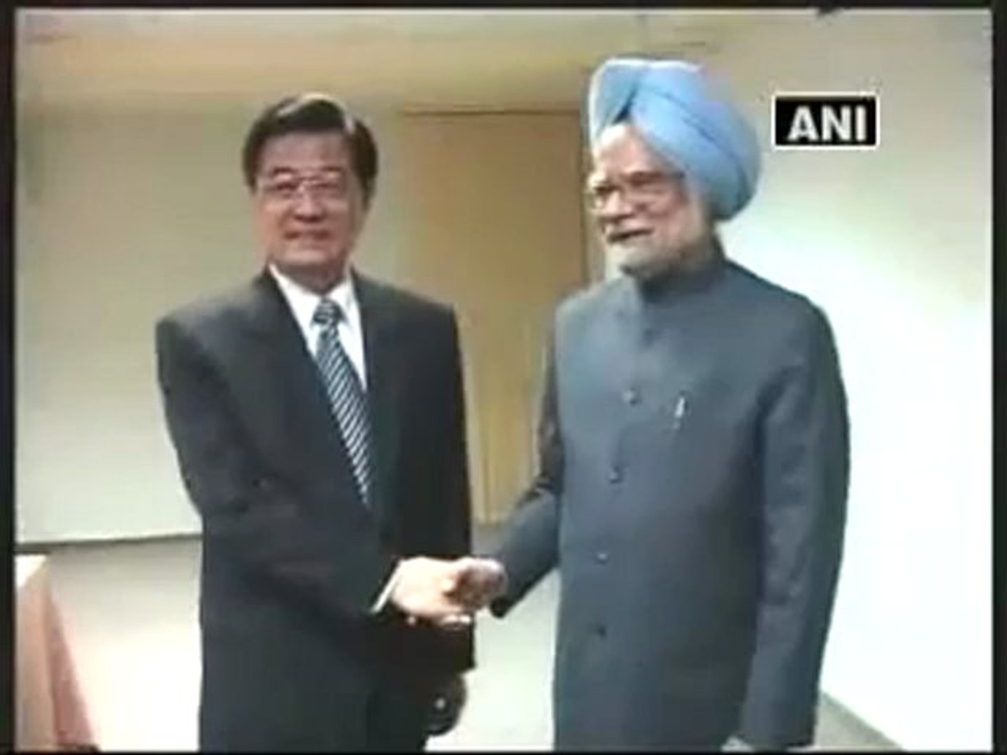 Indian Prime Minister meets Chinese President.mp4