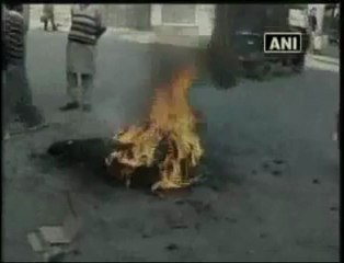 Indian troops, Kashmir protesters clash, one killed.mp4