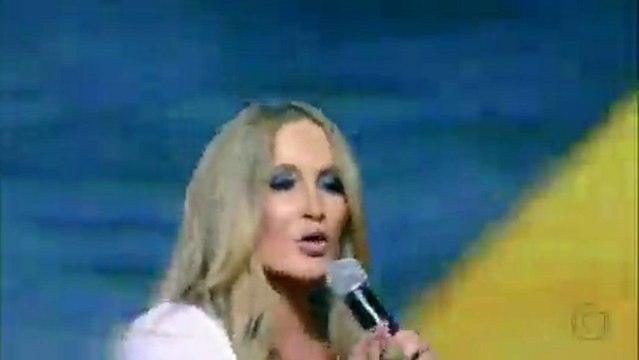 Claudia Leitte canta Extravasa 31 12 2012
