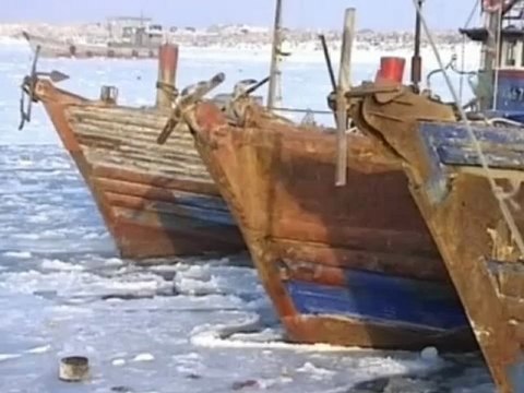 На востоке Китая очень быстро замерзает море