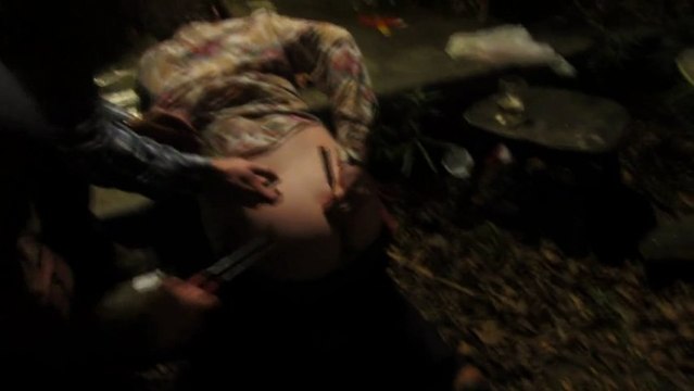 Fusée de feu d'artifice dans les fesses