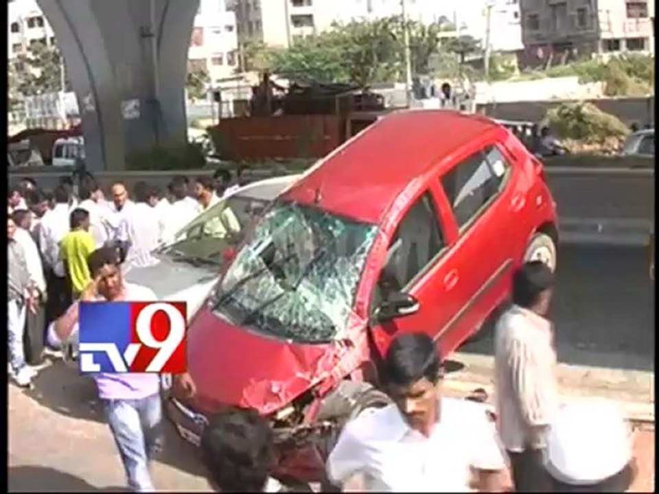 Car falls off PVN Expressway
