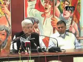 Maoists better equipped than civil police- Prakash Karat.mp4