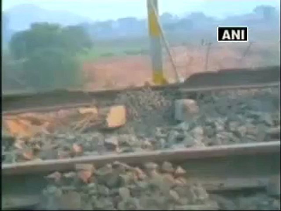 Maoists blow up rail track in Bihar, during their shutdown.mp4