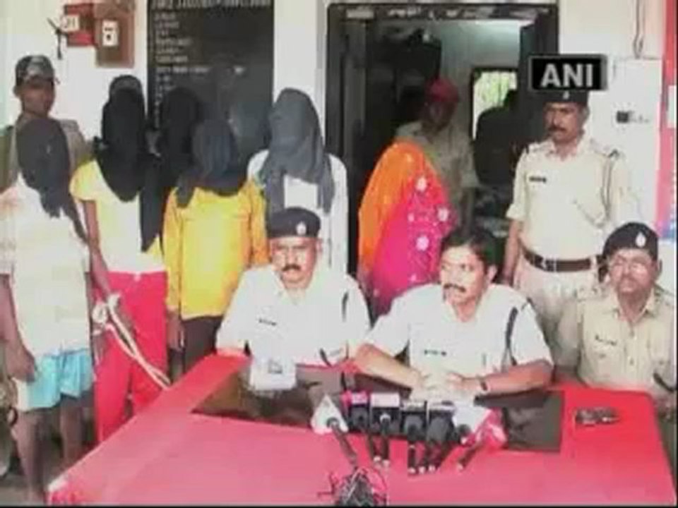 Maoists blow up railway track in Jharkhand.mp4