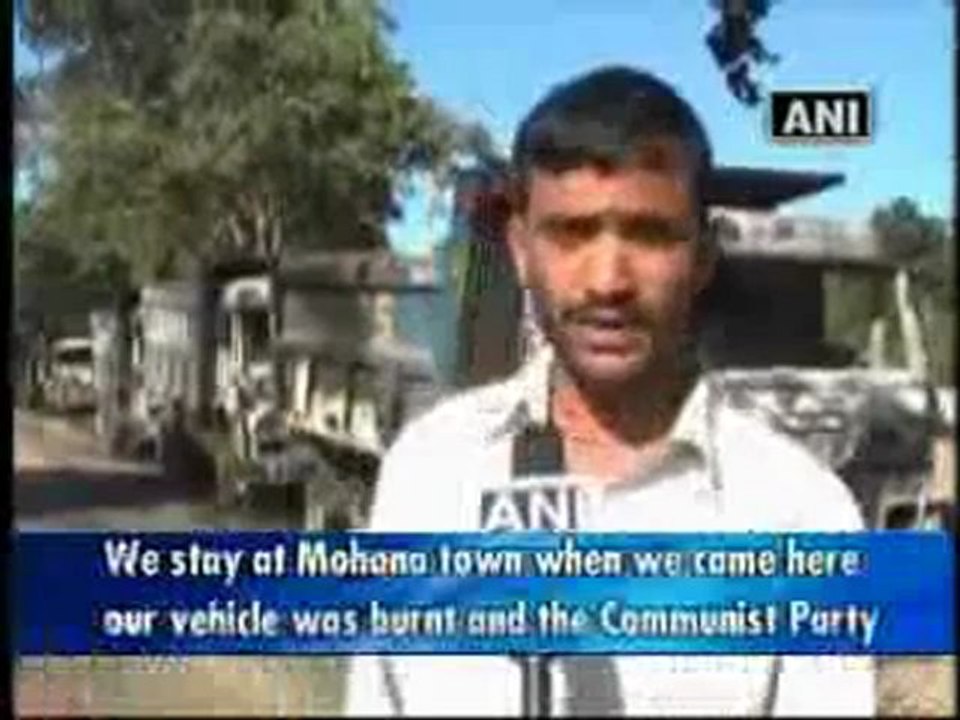 Maoists burn vehicles in Orissa.mp4